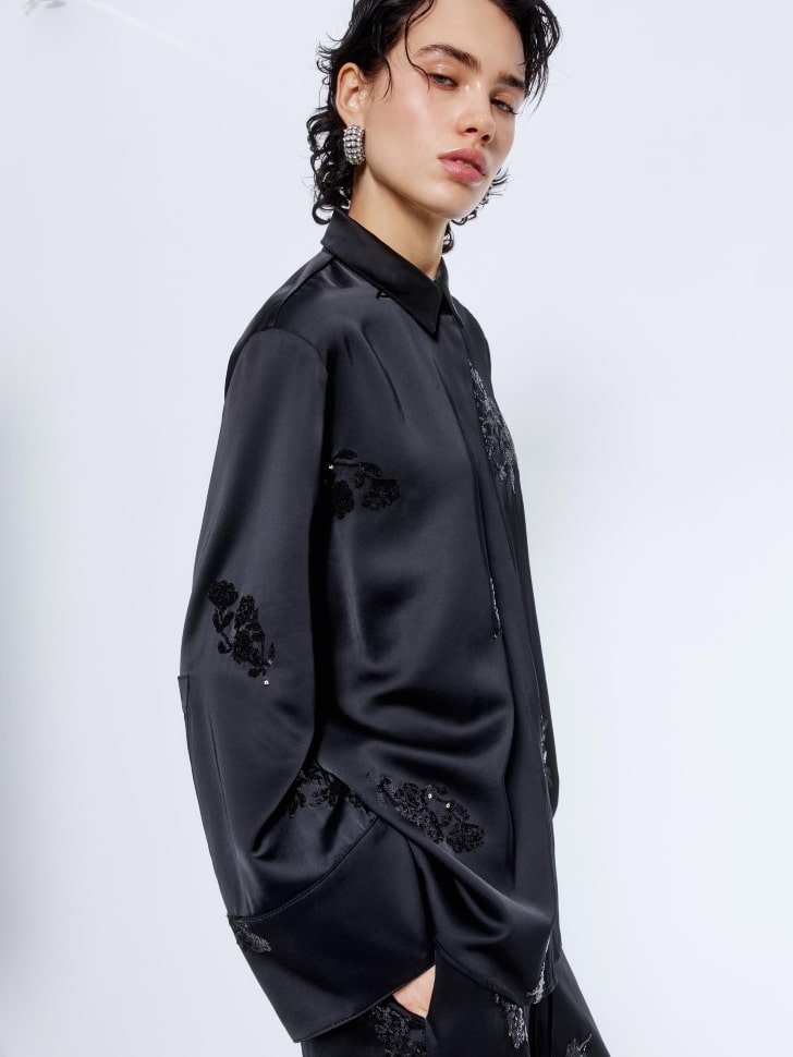 сатиновая рубашка оверсайз c пайетками из россии вид сбоку