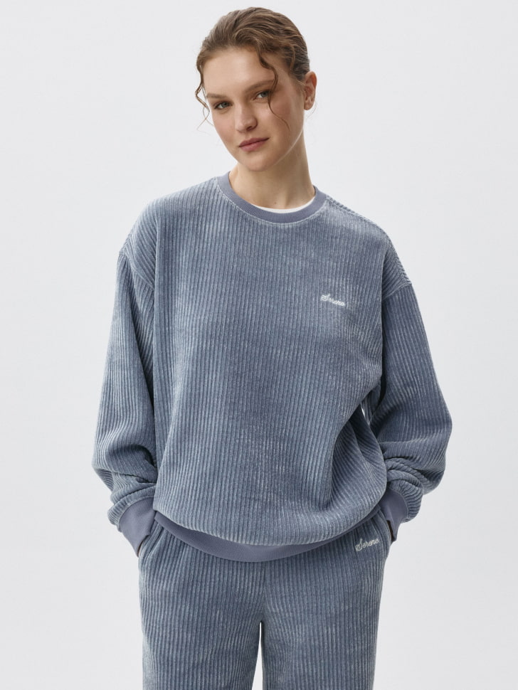 

Вельветовый свитшот с вышивкой