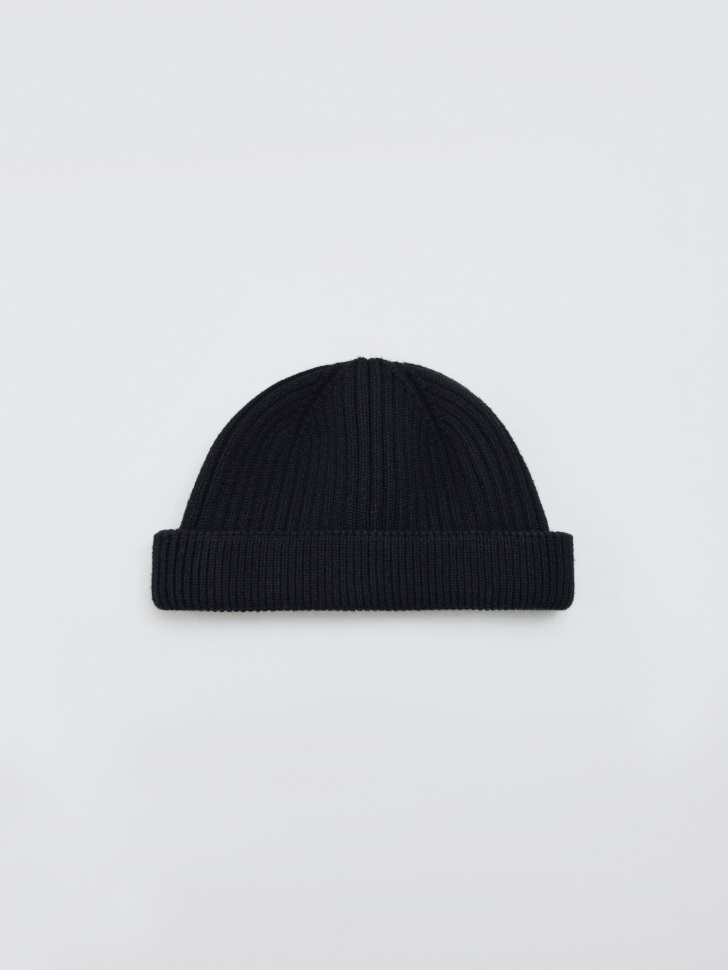 укороченная шапка-бини в рубчик 4610517219541 по акции