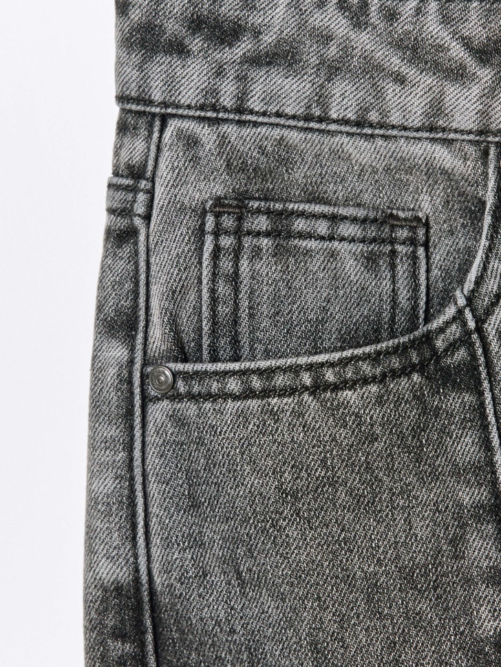 джинсы straight fit из линейки  young классического стиля с лицевой стороны
