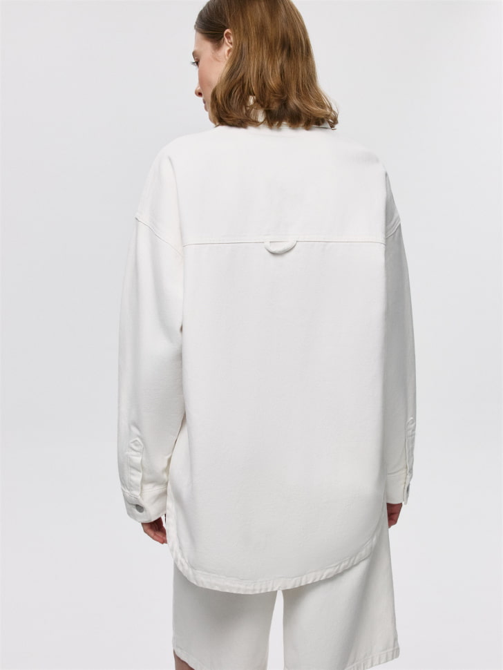 джинсовая рубашка оверсайз от бренда sela вид слева