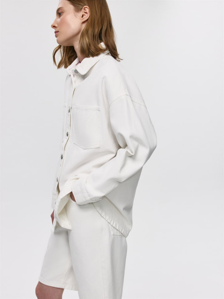 джинсовая рубашка оверсайз по цене 4599 руб вид справа