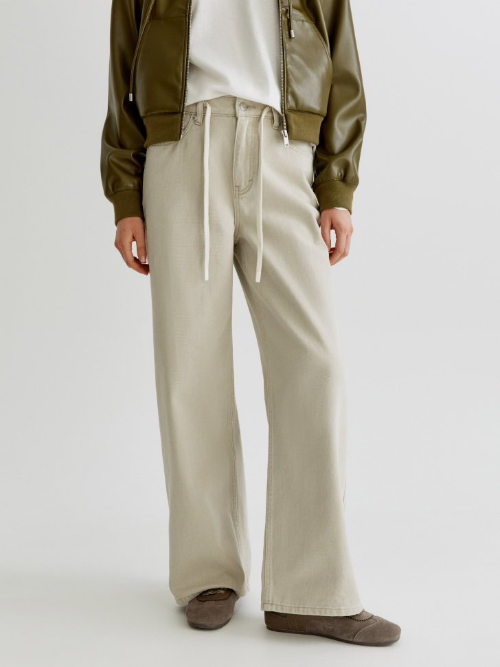 классические прямые джинсы с кулиской от бренда sela вид слева