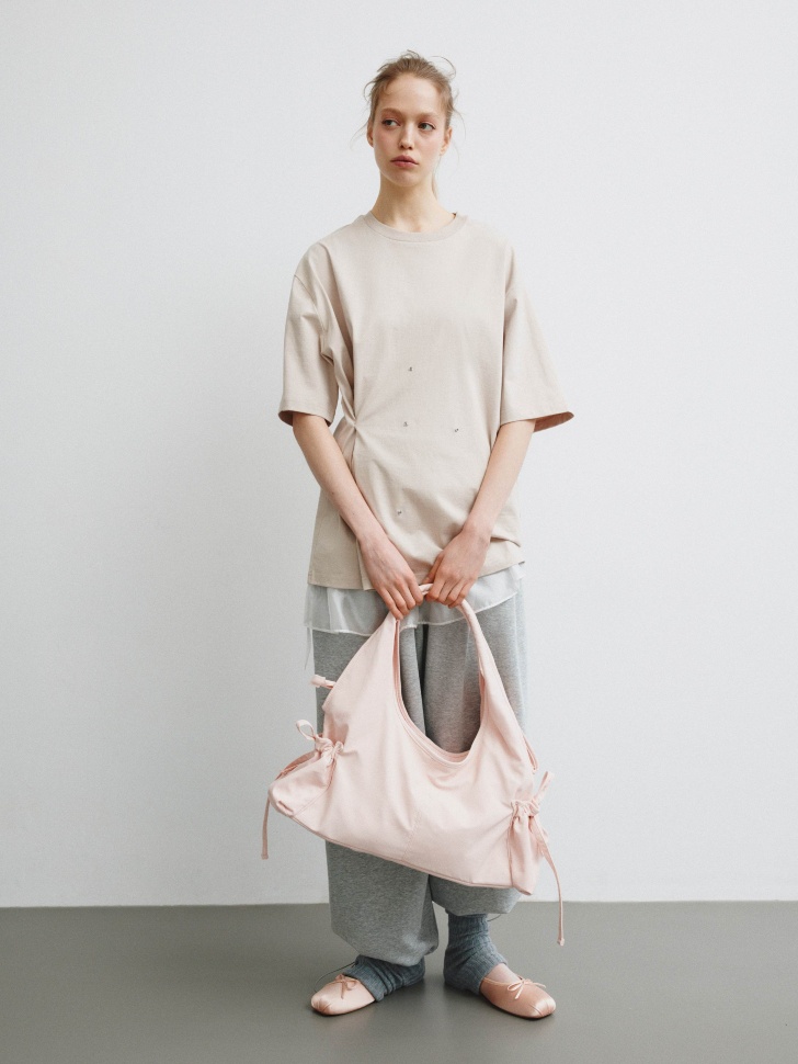 футболка оверсайз с кнопками из линейки  young от бренда sela вид слева