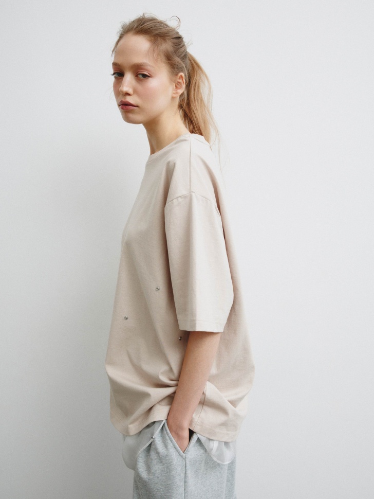 футболка оверсайз с кнопками из линейки  young по цене 1999 руб вид справа