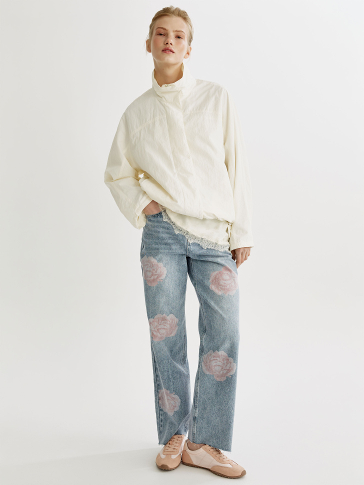 джинсы прямого кроя со средней посадкой с принтом от бренда sela вид слева