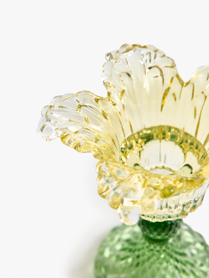 фигурный подсвечник из стекла от бренда sela вид слева