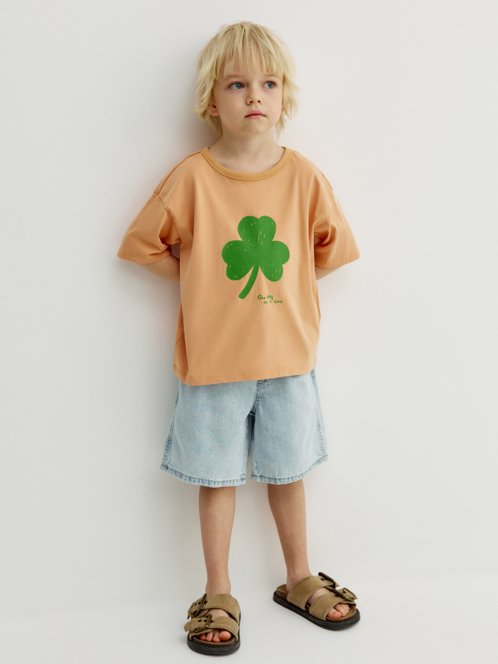 футболка с принтом для мальчиков от бренда sela вид слева