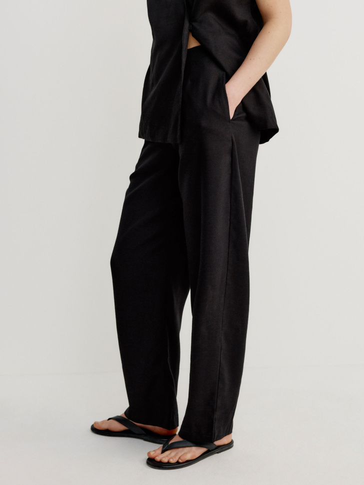 укороченные брюки из смесовой вискозы со льном от бренда sela вид слева