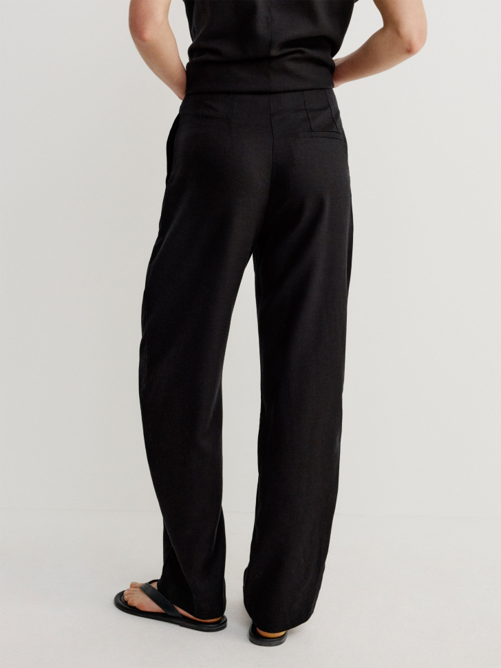 укороченные брюки из смесовой вискозы со льном по цене 3599 руб вид справа