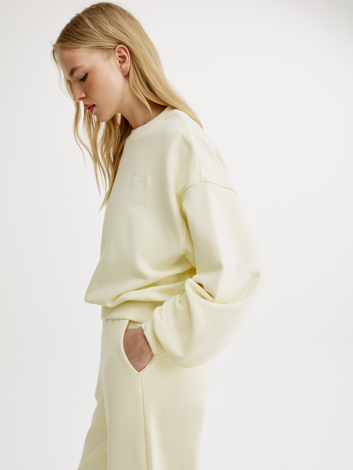 свитшот оверсайз с принтом из футера по цене 2999 руб вид справа