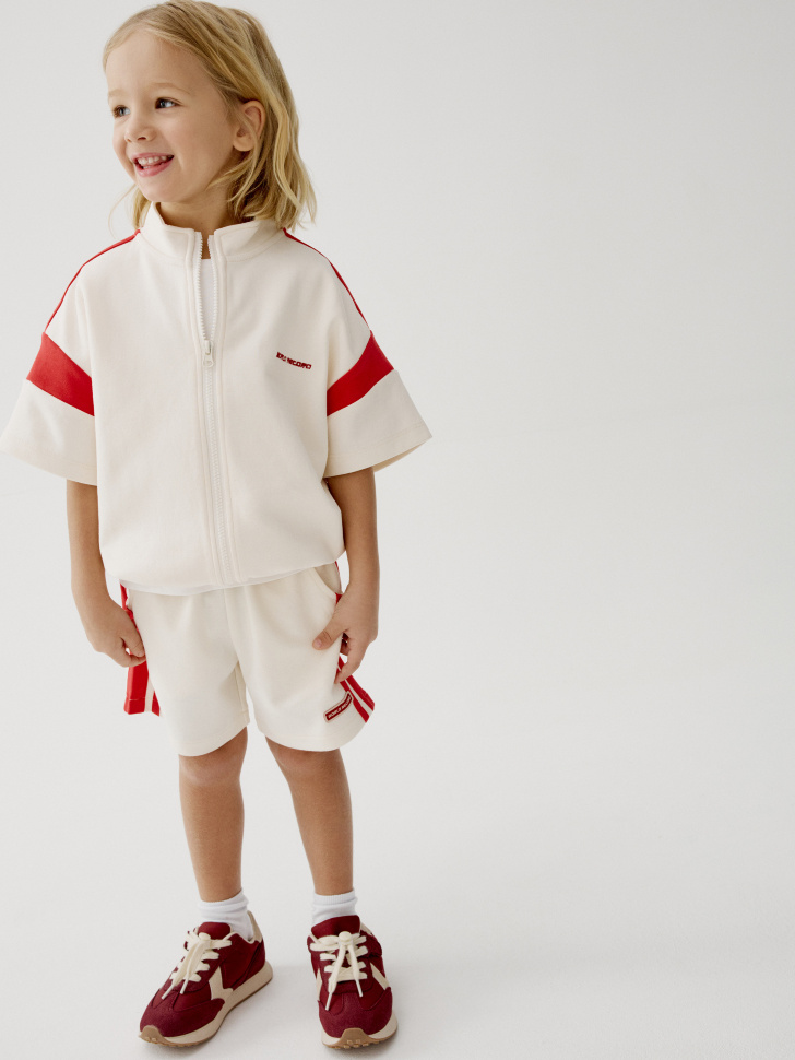 спортивная толстовка с коротким рукавом для мальчиков от бренда sela вид слева