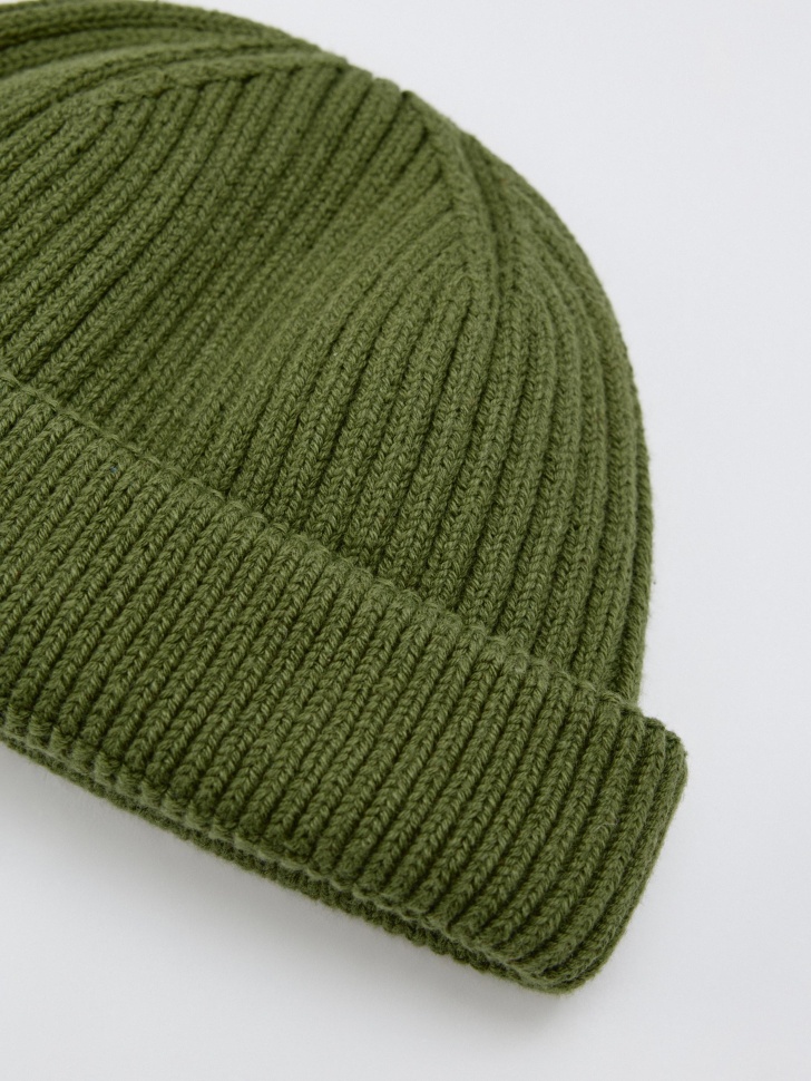 укороченная шапка-бини в рубчик 4610517219558 по акции