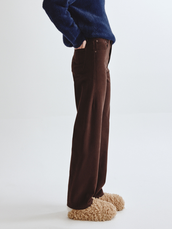 джины slouchy fit из линейки  young из россии вид сбоку