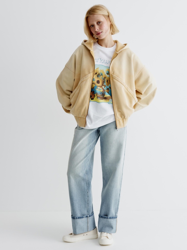 зип-худи оверсайз с эффектом кислотной стирки и спрея от бренда sela вид слева