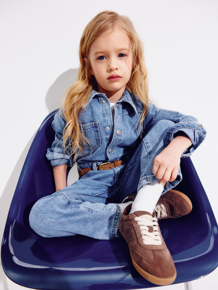 джинсовый комбинезон для девочек из россии вид сбоку