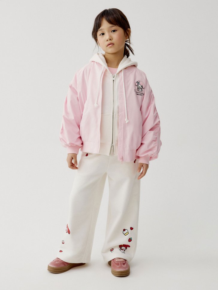 бомбер оверсайз с вышивкой hello kitty my melody для девочек от бренда sela вид слева