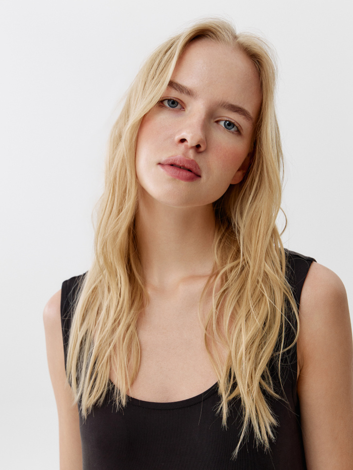 трикотажное свободное платье макси без рукавов из россии вид сбоку