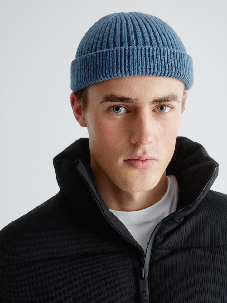 укороченная шапка-бини в рубчик 4610517219565 фотография