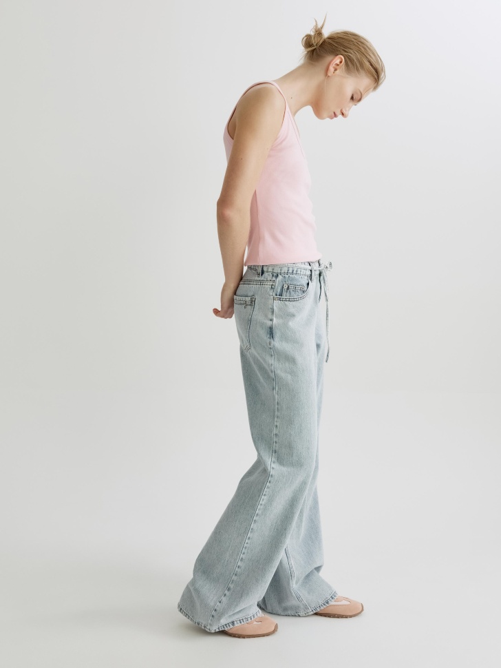 широкие джинсы с низкой посадкой из россии вид сбоку