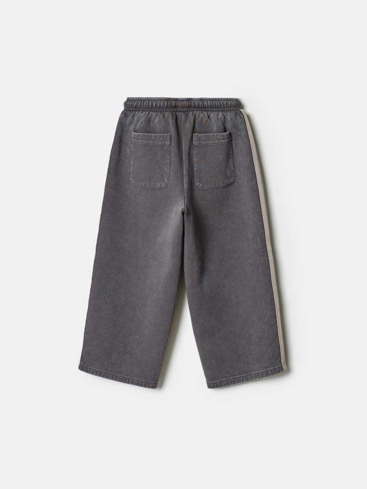 свободные брюки с лампасами для мальчиков от бренда sela вид слева