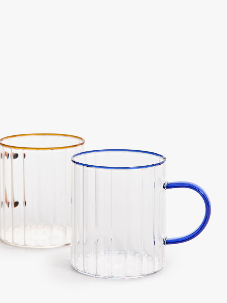 кружка из стекла с рельефным узором от бренда sela вид слева