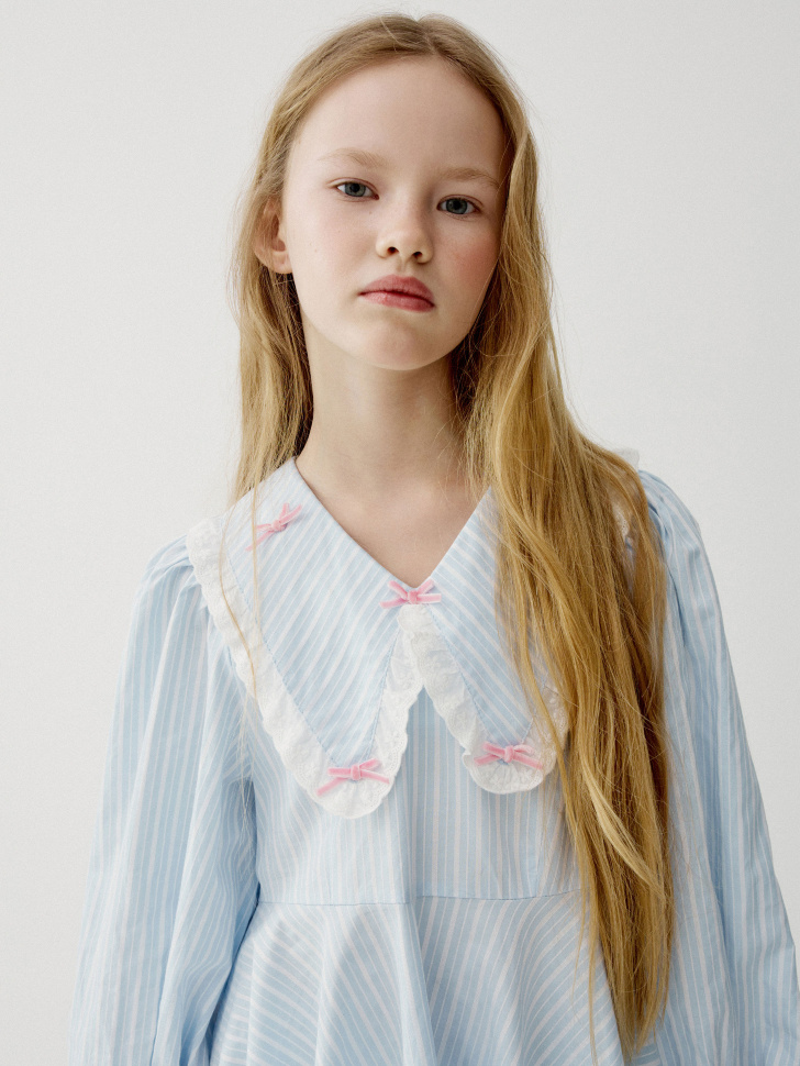 платье с нарядным воротником для девочек от бренда sela вид слева