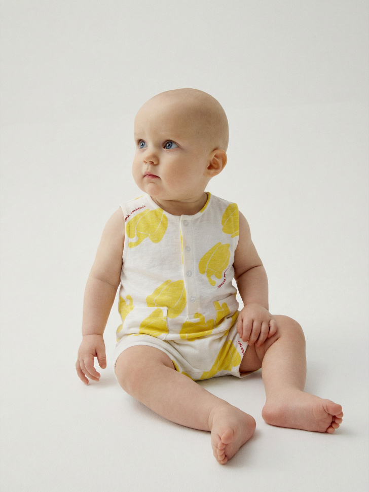 трикотажный комбинезон для малышей от бренда sela вид слева