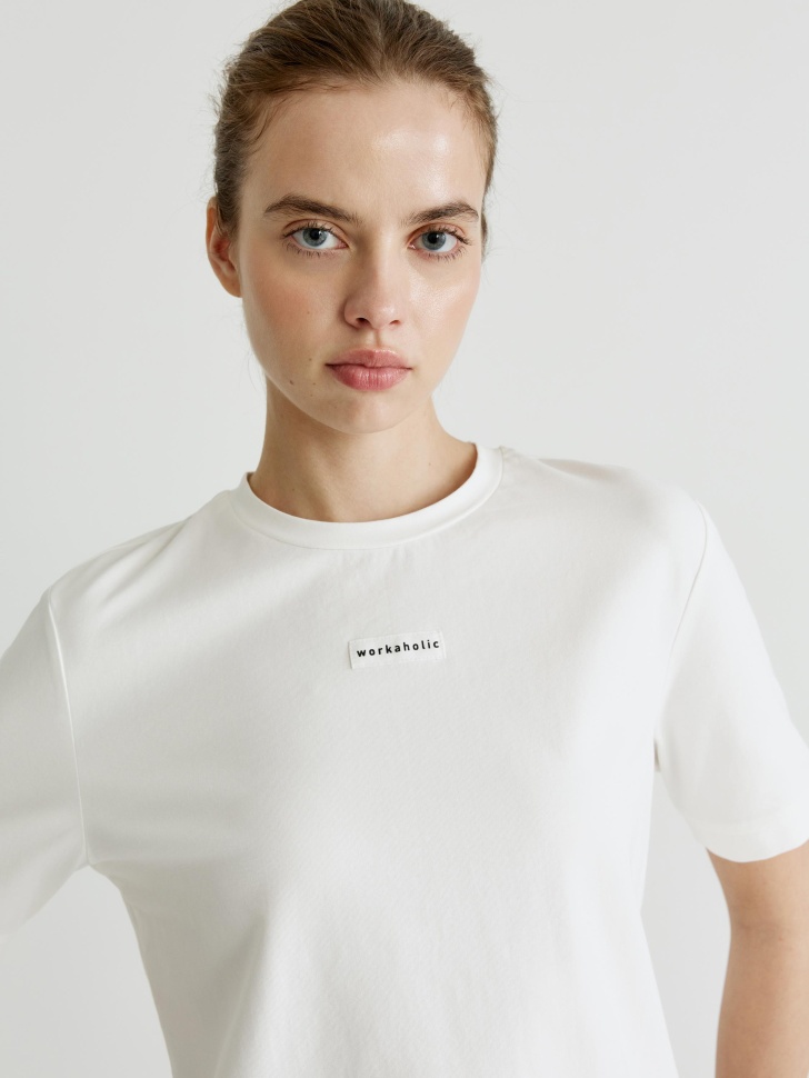 футболка с патчем по цене 1299 руб вид справа