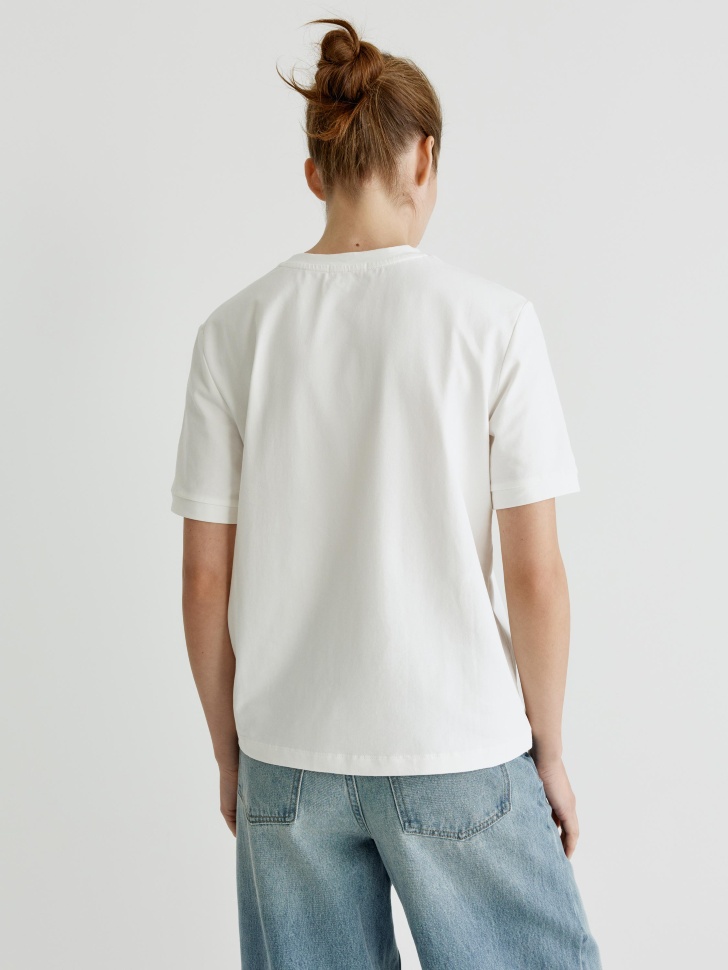 футболка с патчем из россии вид сбоку