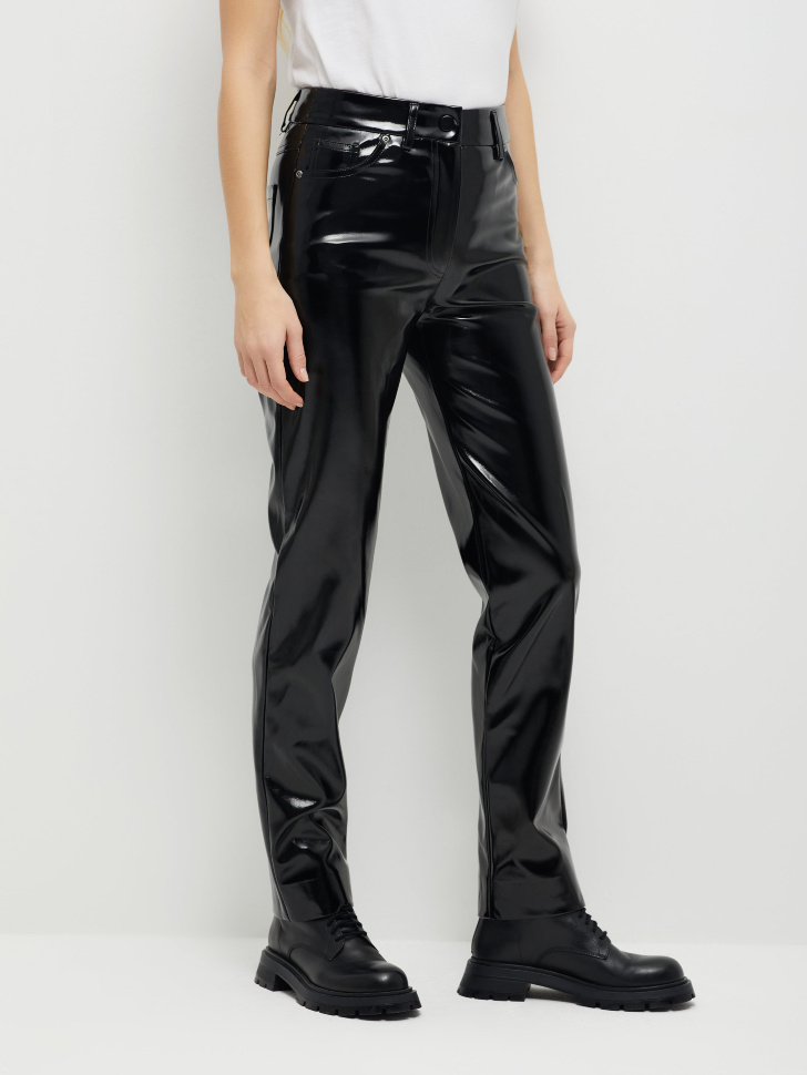Прямые лакированные брюки (черный, S) от Sela