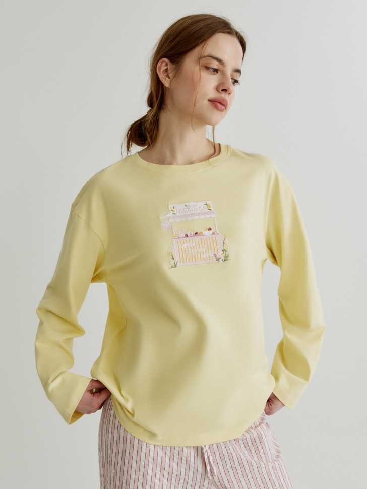 домашний лонгслив оверсайз с вышивкой по цене 1799 руб вид справа