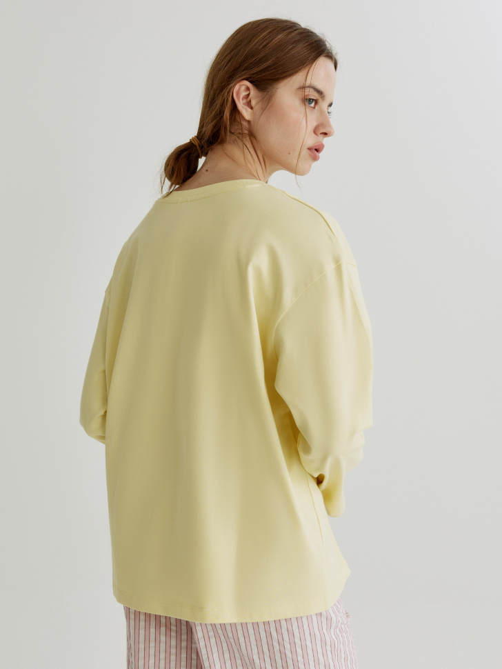 домашний лонгслив оверсайз с вышивкой из россии вид сбоку