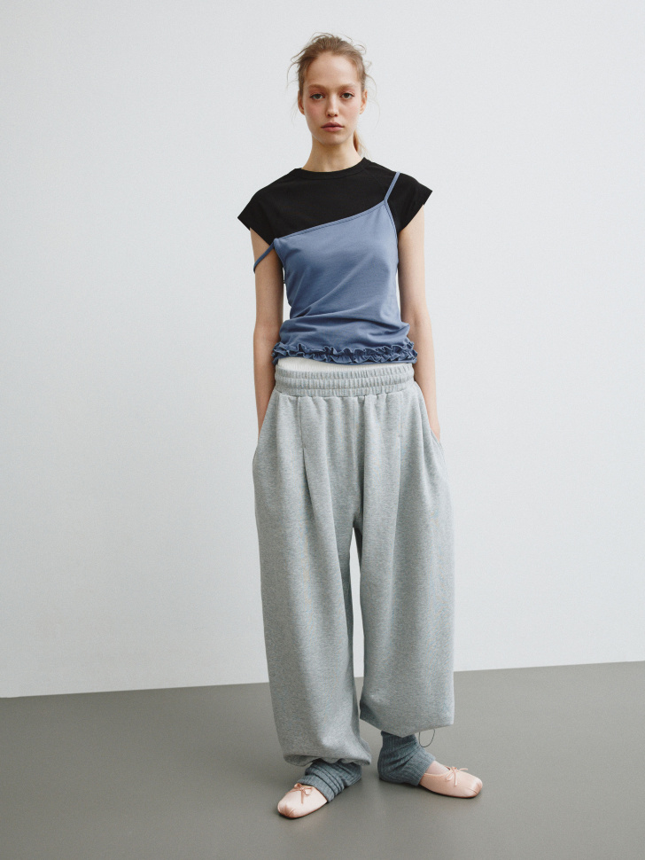 футболка приталенная из линейки  young от бренда sela вид слева