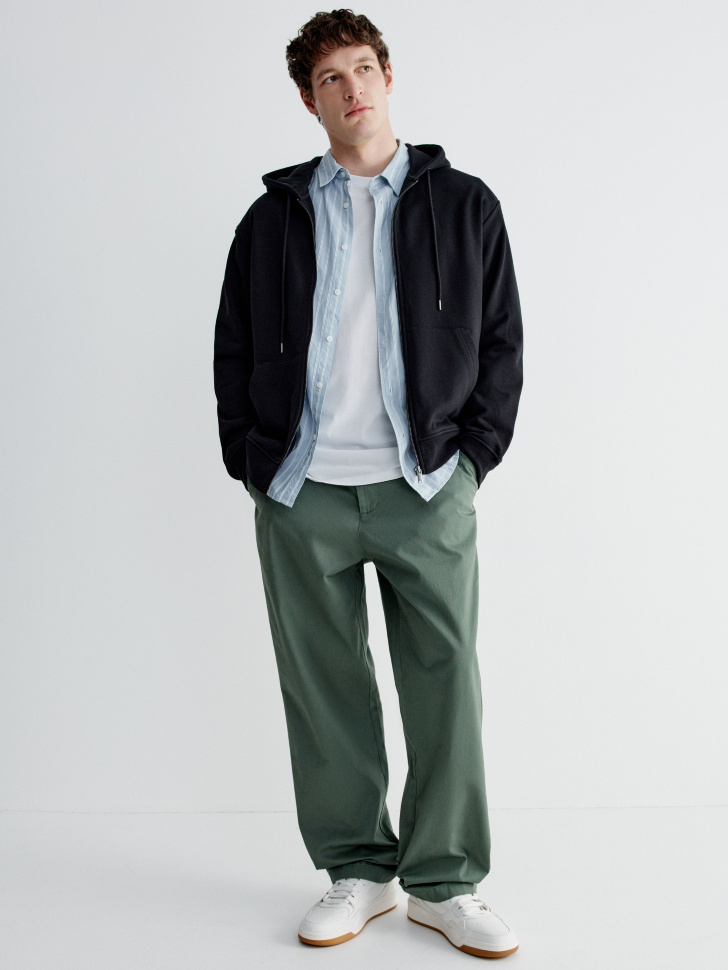 базовая толстовка из футера на молнии от бренда sela вид слева