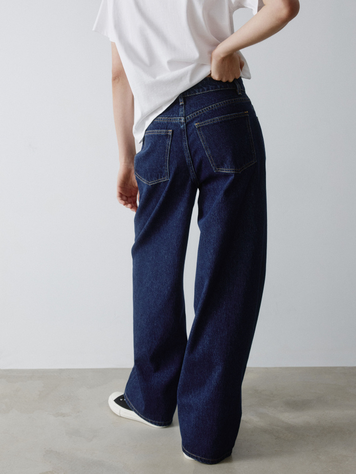 джинсы boyfriend по цене 3299 руб вид справа