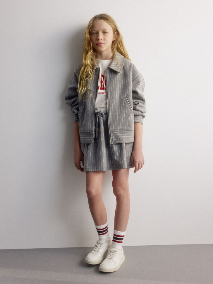 трикотажный жакет в полоску для девочек от бренда sela вид слева