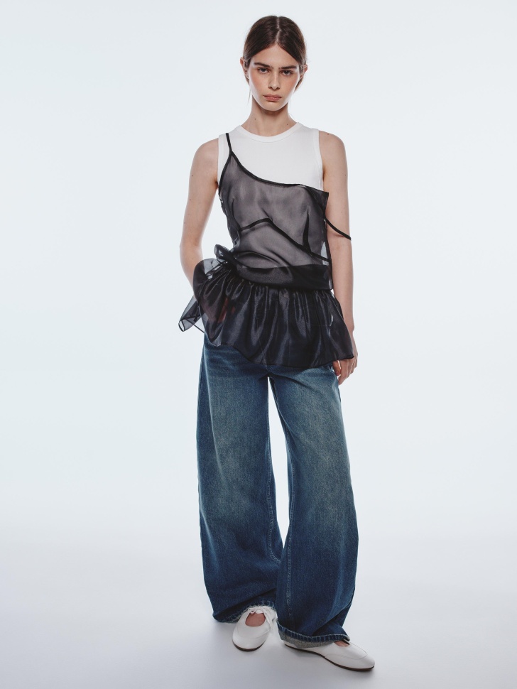 топ с баской из линейки  young от бренда sela вид слева