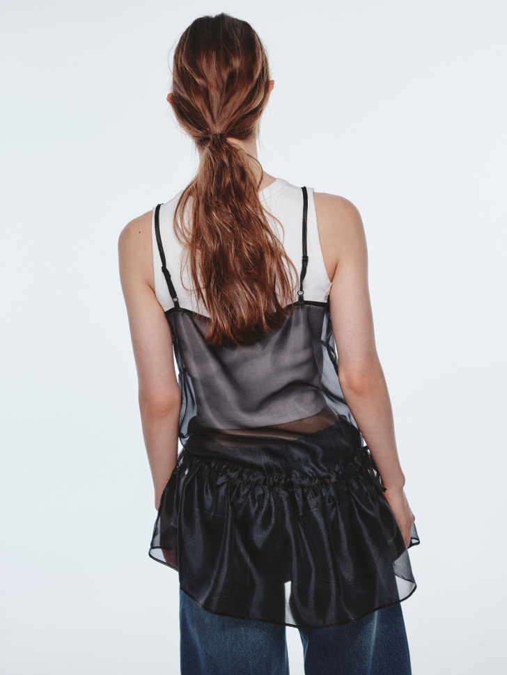 топ с баской из линейки  young из россии вид сбоку