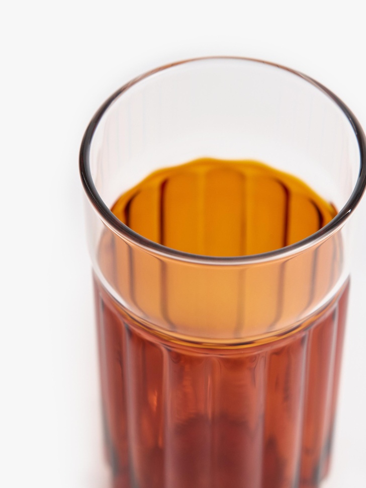 стакан из стекла с рельефным узором от бренда sela вид слева