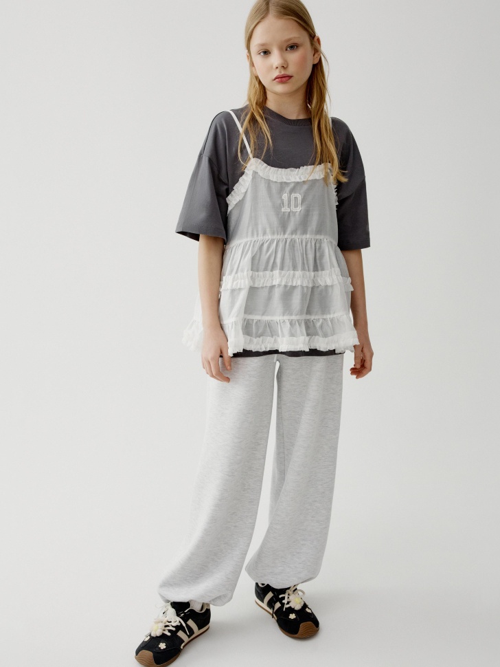 топ из смесового тенселя с оборками для девочек от бренда sela вид слева