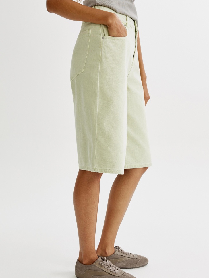 удлиненные джинсовые шорты-бермуды из россии вид сбоку