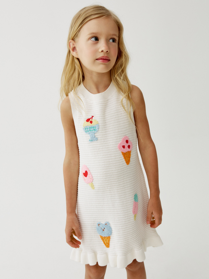 вязаное платье с вышивкой для девочек от бренда sela вид слева