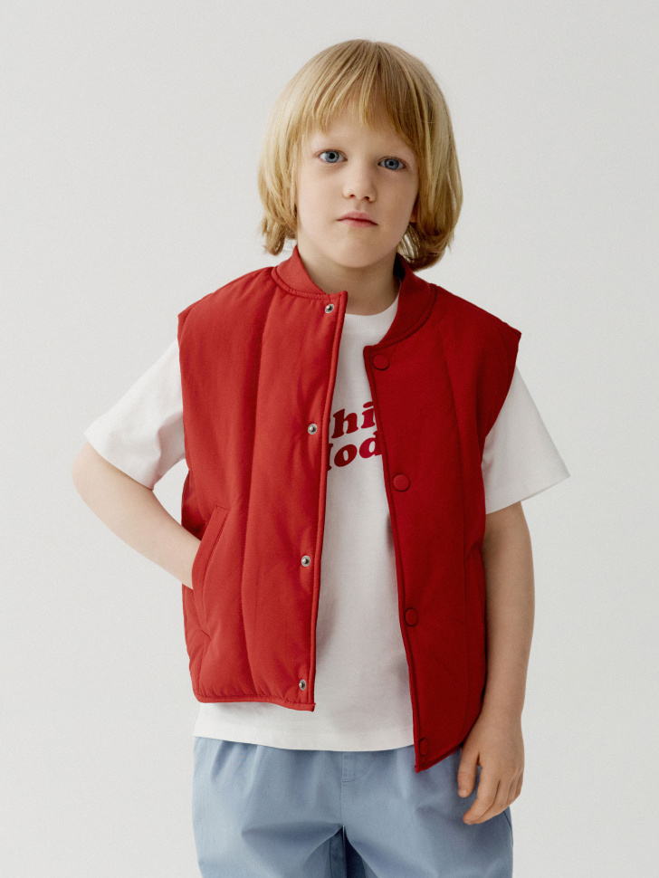 стеганый дутый жилет для мальчиков по цене 2299 руб вид справа