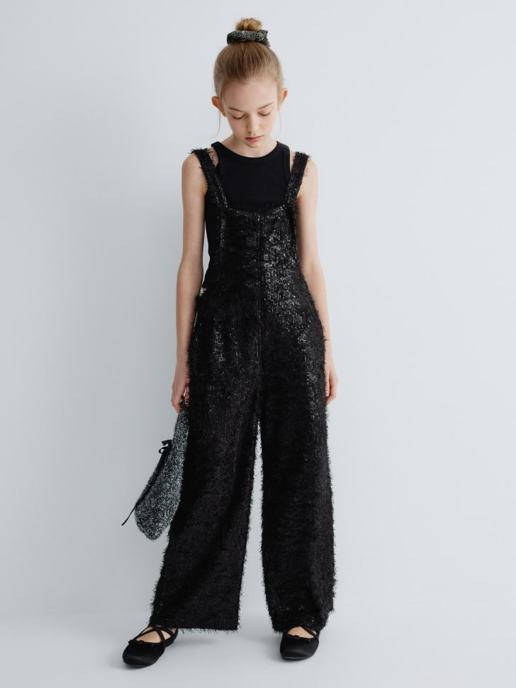 пушистый комбинезон с пайетками для девочек от бренда sela вид слева