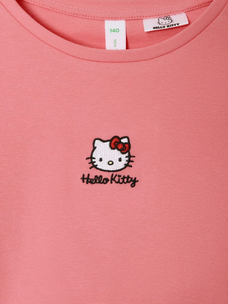 Укороченная футболка с принтом Hello Kitty для девочек. Фото №6