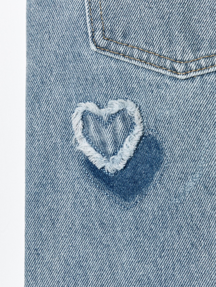 широкие джинсы с аппликацией для девочек из россии вид сбоку