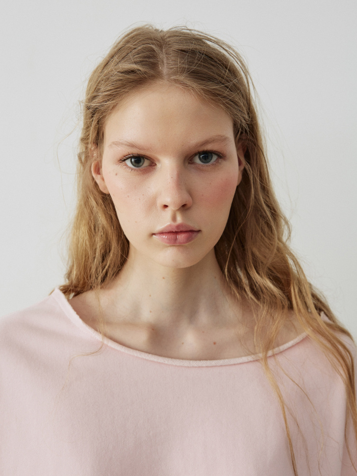 свитшот из футера из линейки  young по цене 3599 руб вид справа