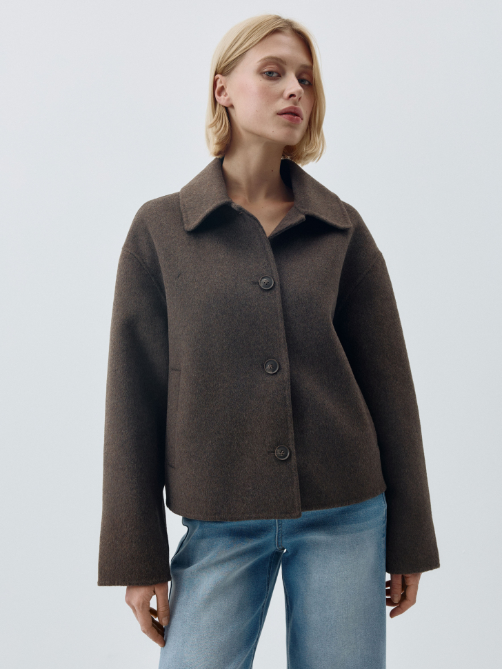 

Короткое шерстяное пальто