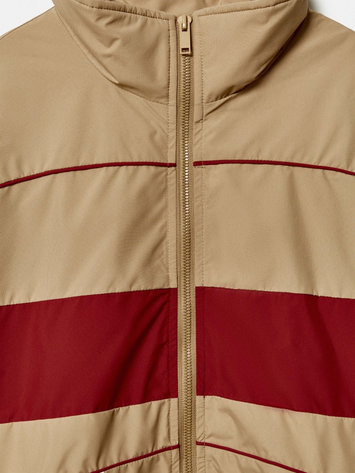 ветровка из ткани рипстоп с влагоотталкивающей пропиткой от бренда sela вид слева